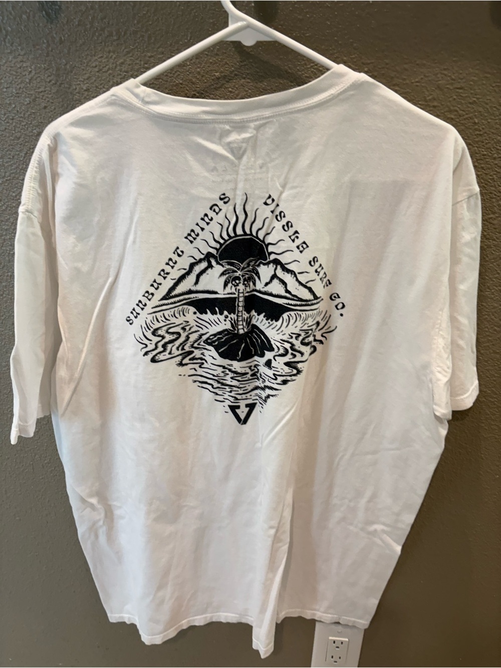 VISSLA White Short-Sleeve Pocket Tee with Sunburst Logo - Picture 3 of 3